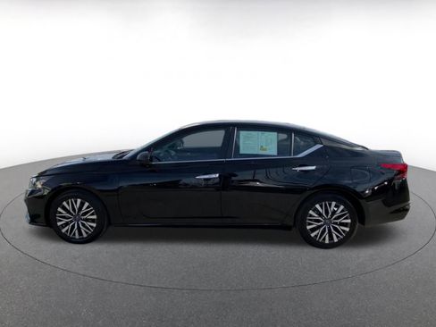 Used 2025 Nissan Altima 2.5 SV image 9