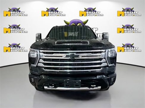 Used 2024 Chevrolet Silverado 2500 High Country w/ High Country Premium Package image 2