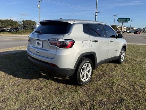 Certified 2024 Jeep Compass Sport image 7