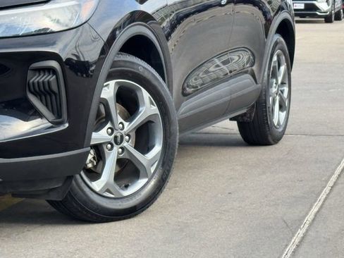 Used 2025 Ford Escape ST-Line FWD image 11