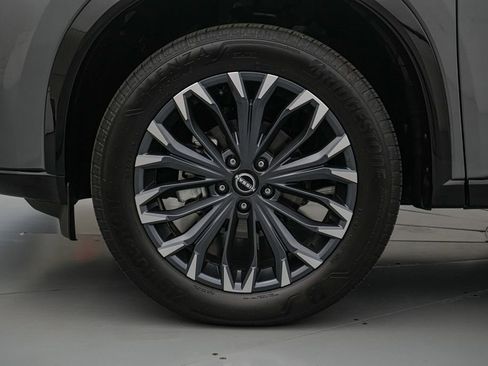 Used 2025 Nissan Rogue Platinum AWD/4WD image 11