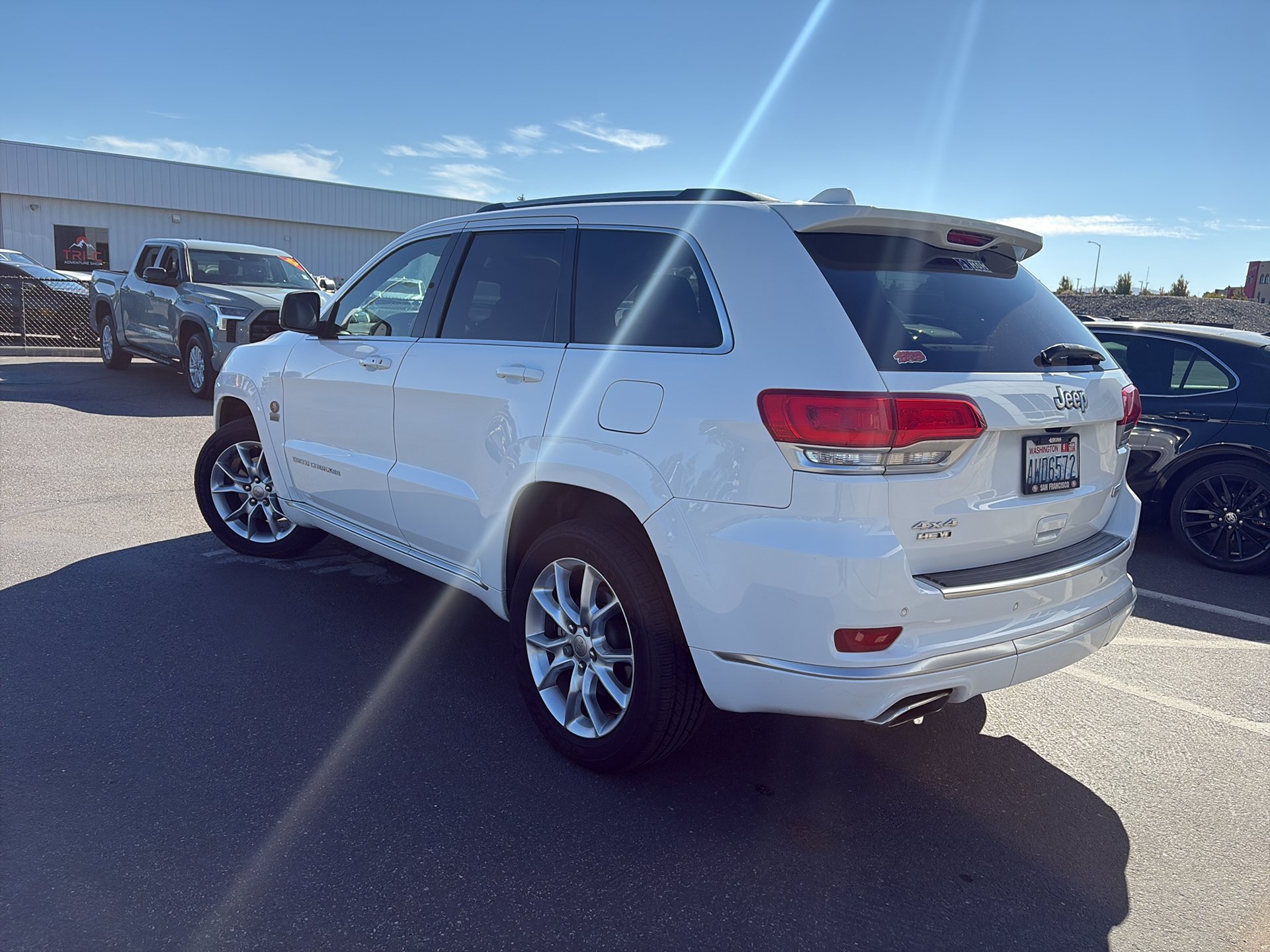 Used 2015 Jeep Grand Cherokee Summit w/ Platinum Series Group AWD/4WD image 15