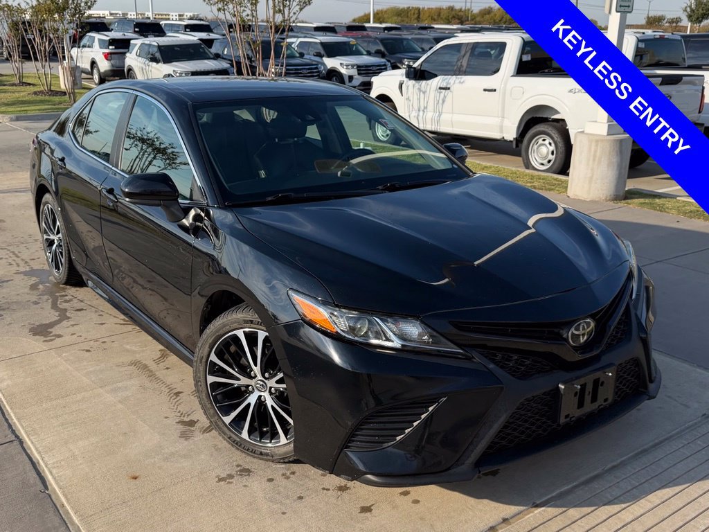 Used 2019 Toyota Camry SE FWD image 4