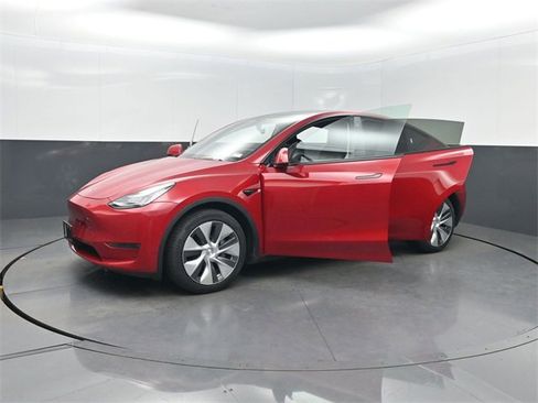 Used 2021 Tesla Model Y Long Range image 34