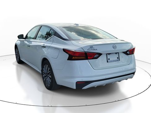 Used 2025 Nissan Altima 2.5 SV FWD image 4