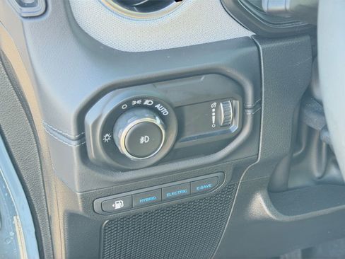 Used 2025 Jeep Wrangler Unlimited Sahara AWD/4WD image 20