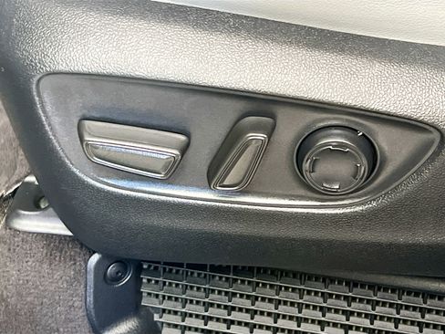 Used 2024 Toyota Sienna XLE FWD image 15