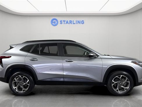 Certified 2024 Chevrolet Trax LT w/ LT Convenience Package image 11