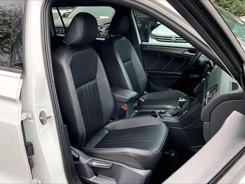 Used 2022 Volkswagen Tiguan SE R-Line image 8