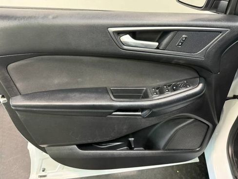 Used 2017 Ford Edge SE image 11