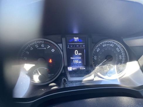 Used 2022 Toyota Tacoma TRD Off-Road w/ TRD Premium Off Road Package AWD/4WD image 15