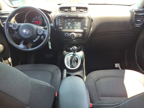 Used 2018 Kia Soul + FWD image 13