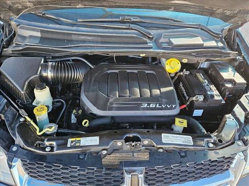 Used 2016 Dodge Grand Caravan SXT image 23