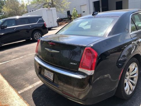 Used 2019 Chrysler 300 Limited image 8