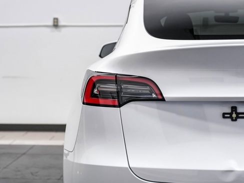 Used 2021 Tesla Model Y Long Range image 43