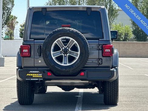 Used 2018 Jeep Wrangler Unlimited Sahara AWD/4WD image 5