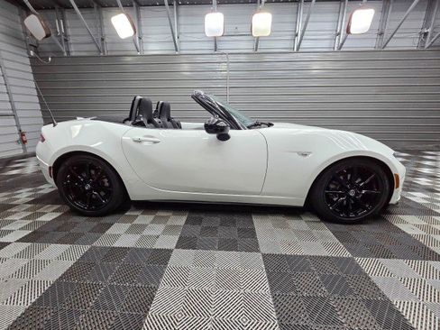 Used 2019 MAZDA MX-5 Miata Club RWD image 9