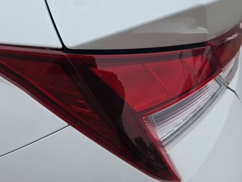 Certified 2024 Hyundai Elantra SE FWD image 31
