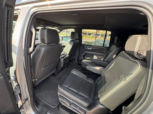 Used 2021 Chevrolet Suburban Premier w/ Premium Package RWD image 27