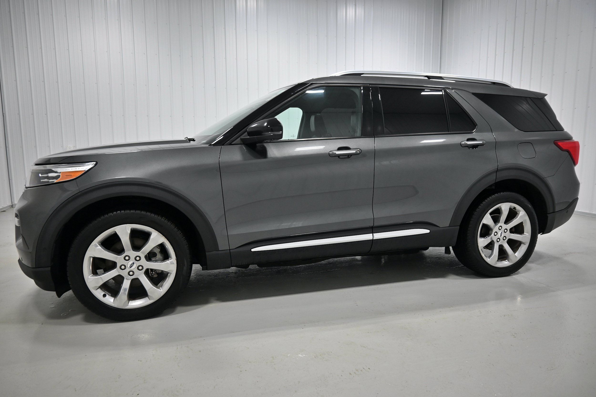 Used 2020 Ford Explorer Platinum w/ Premium Technology Package AWD/4WD image 24