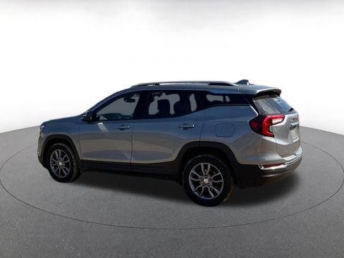 Used 2024 GMC Terrain SLT image 11