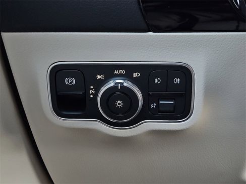 Certified 2025 Mercedes-Benz GLA 250 4MATIC image 23