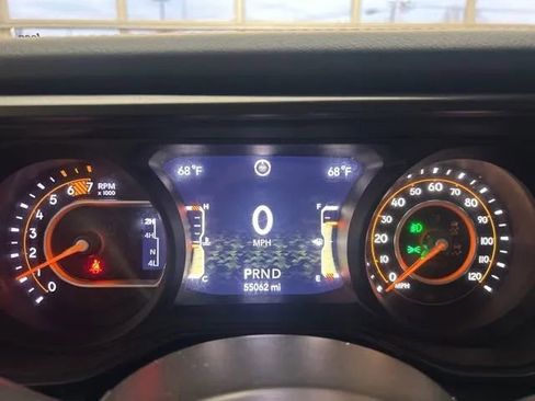 Used 2024 Jeep Wrangler Sahara image 21