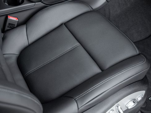 Certified 2026 Porsche Macan image 36