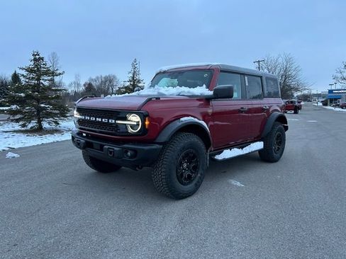 New 2025 Ford Bronco Badlands w/ Sasquatch Package AWD/4WD image 2