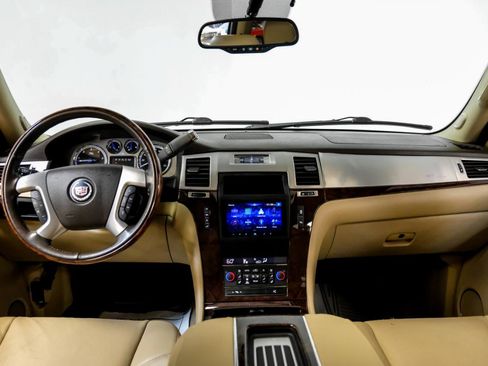 Used 2014 Cadillac Escalade Premium image 11