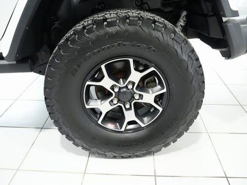 Used 2018 Jeep Wrangler Unlimited Rubicon w/ Cold Weather Group image 10