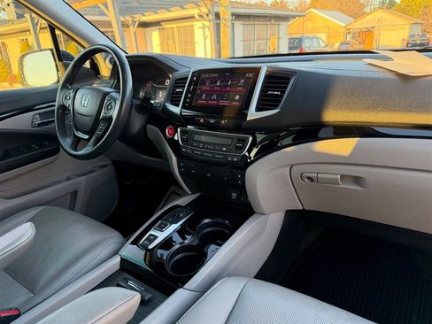 Used 2017 Honda Pilot Elite image 25