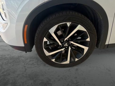 Used 2024 Mitsubishi Outlander 4WD Plug-In Hybrid image 26