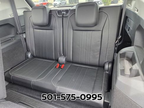 Used 2024 Volkswagen Tiguan SE w/ Panoramic Sunroof Package FWD image 14