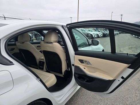 Used 2023 BMW 330i Sedan w/ Premium Package image 14