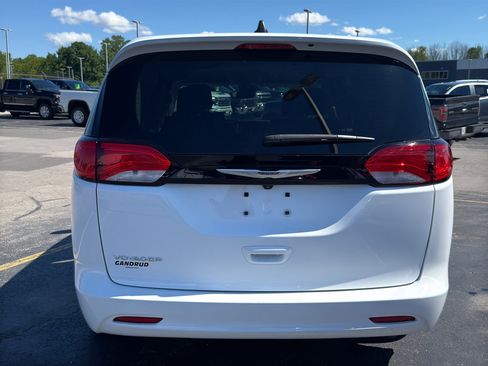 Used 2024 Chrysler Voyager LX FWD image 7