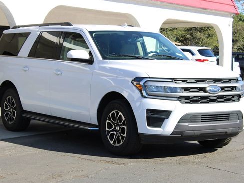 Used 2023 Ford Expedition Max XLT image 2
