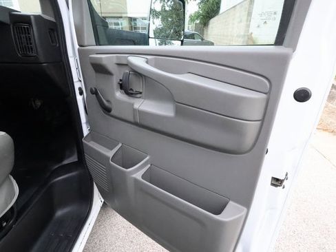 Used 2015 Chevrolet Express 3500 Extended image 14