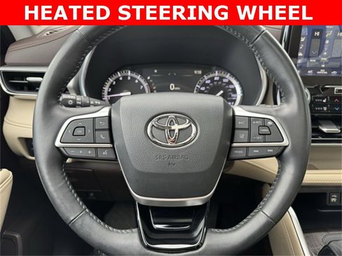 Certified 2022 Toyota Highlander Platinum image 29