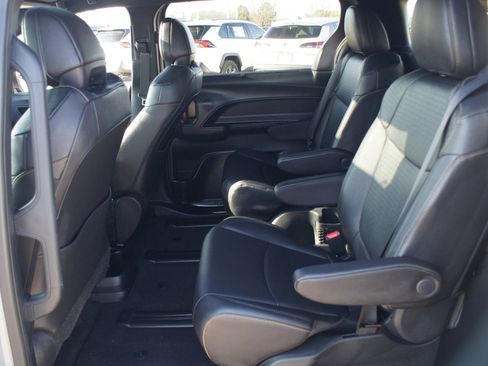 Used 2025 Toyota Sienna XLE Woodland Edition image 15