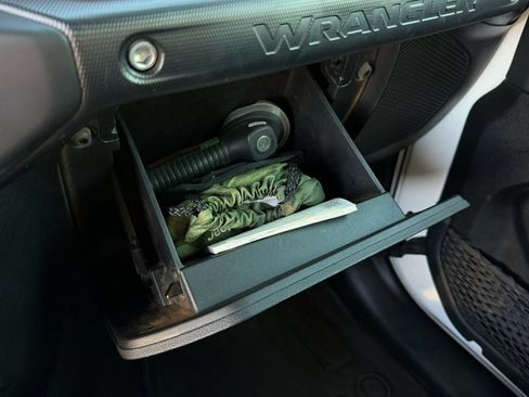Used 2023 Jeep Wrangler Unlimited Rubicon AWD/4WD image 21