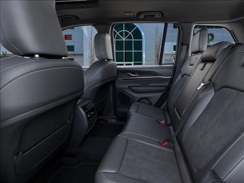 New 2026 Jeep Grand Cherokee Altitude AWD/4WD image 23
