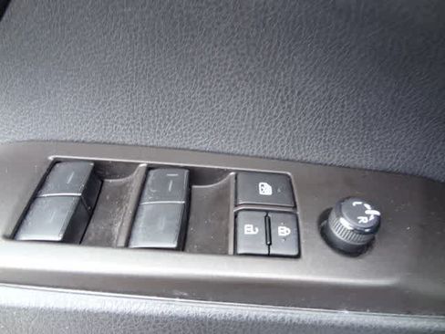 Used 2023 Toyota Camry SE FWD image 13