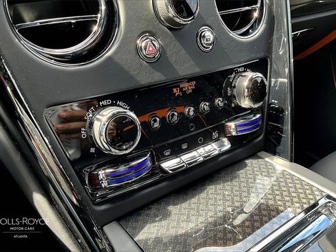 Certified 2025 Rolls-Royce Cullinan Black Badge image 29