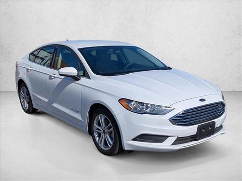 Used 2018 Ford Fusion S image 3