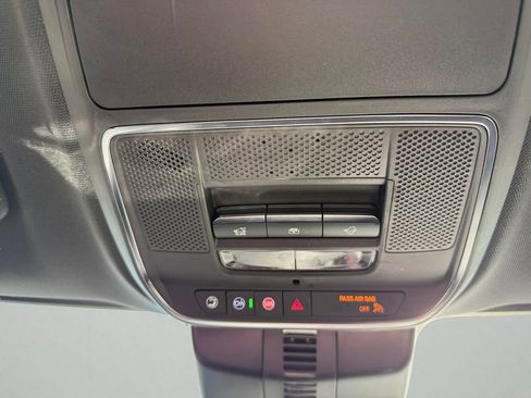 Used 2025 Chevrolet Traverse RS image 11