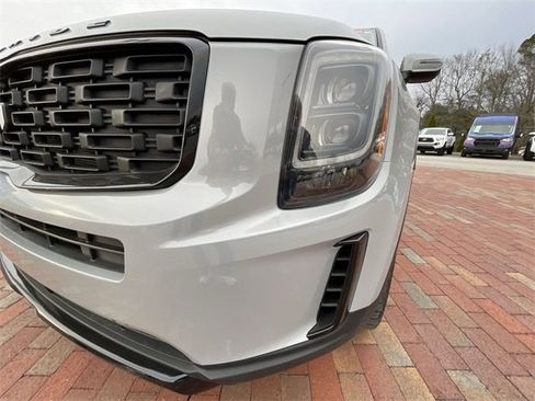Used 2022 Kia Telluride EX w/ EX Premium Package image 5