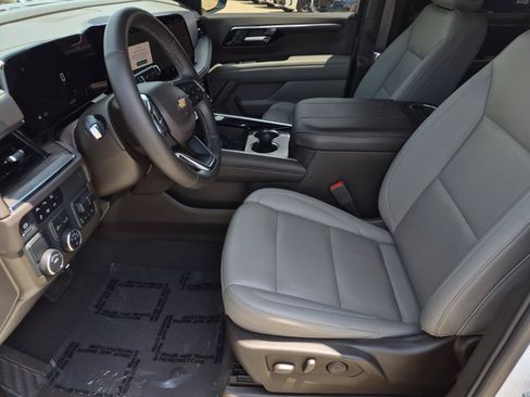 Used 2025 Chevrolet Tahoe LT w/ Comfort Package RWD image 14