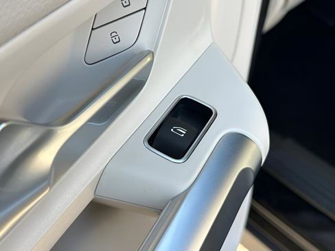 Used 2023 Mercedes-Benz GLB 250 GLB 250 w/ Premium Package image 26