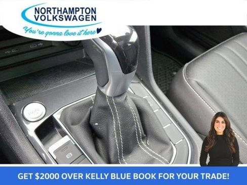 Used 2022 Volkswagen Tiguan SE w/ Panoramic Sunroof Package image 16